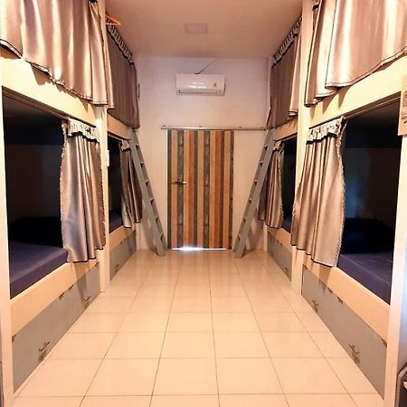 Tiny Room Hostel Toyapakeh Zewnętrze zdjęcie